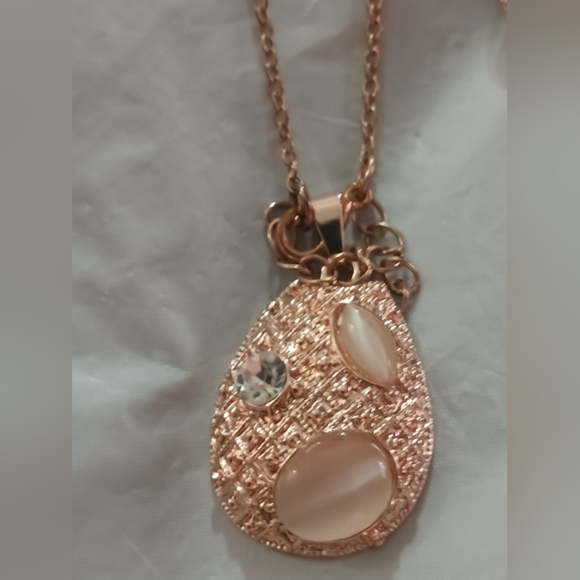 Rose Gold Pearl Teardrop Pendant Necklace and Earrings Set - Picture 3 of 7